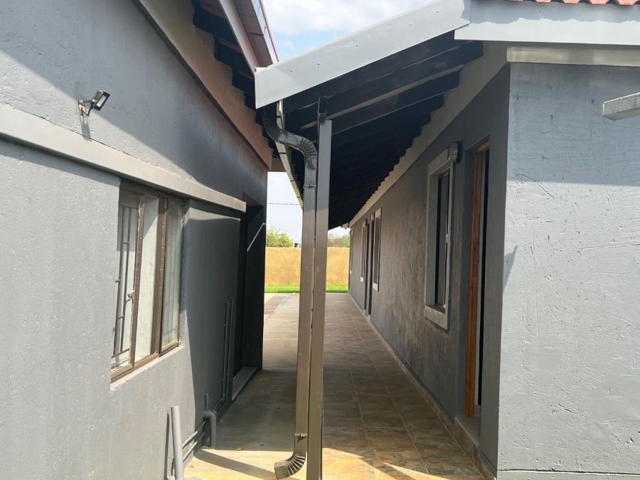 To Let 8 Bedroom Property for Rent in Bethanie North West